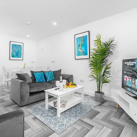 5 Bedroom House - 10 Guests - Multiple Off Street Parking - Garden - Smart Tv - Wifi - Contractors - Families - Groups Birmingham Exterior photo