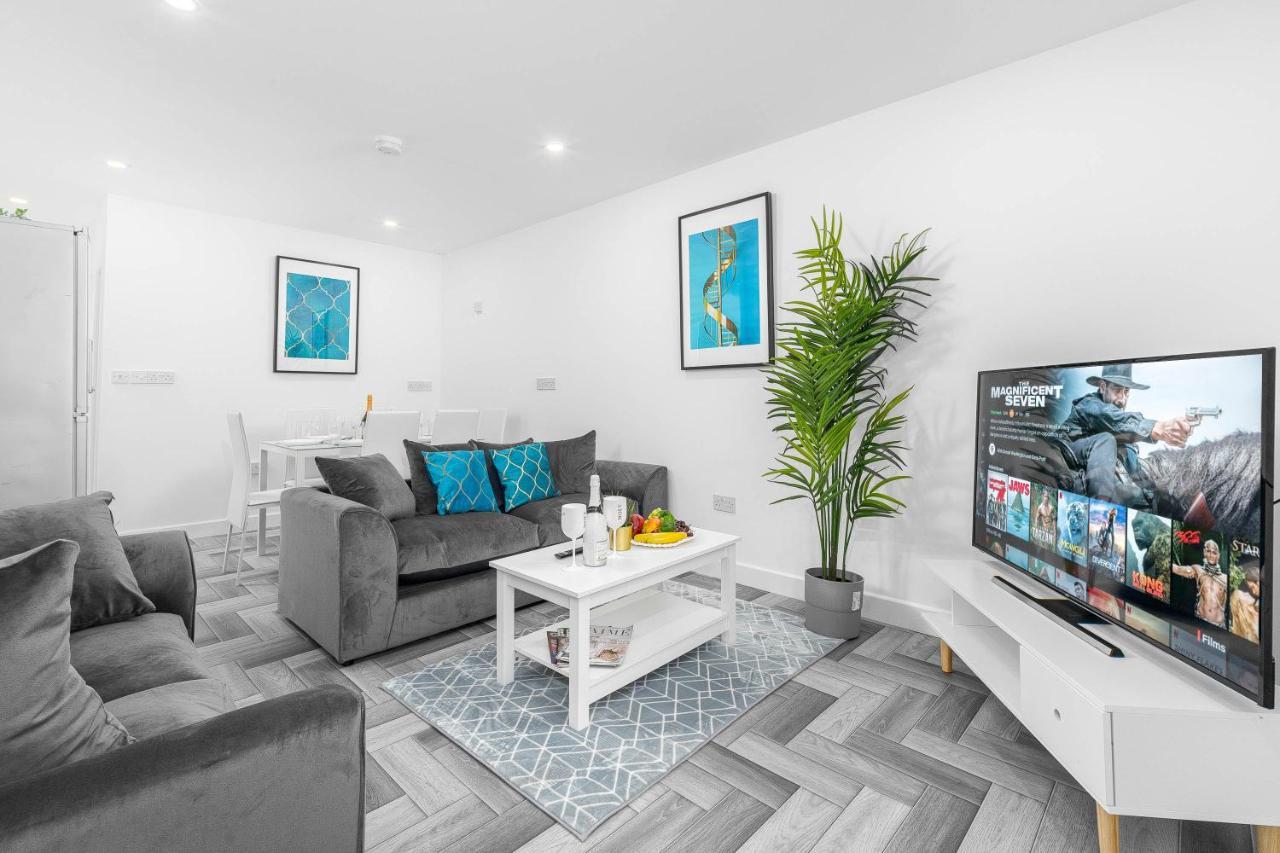 5 Bedroom House - 10 Guests - Multiple Off Street Parking - Garden - Smart Tv - Wifi - Contractors - Families - Groups Birmingham Exterior photo