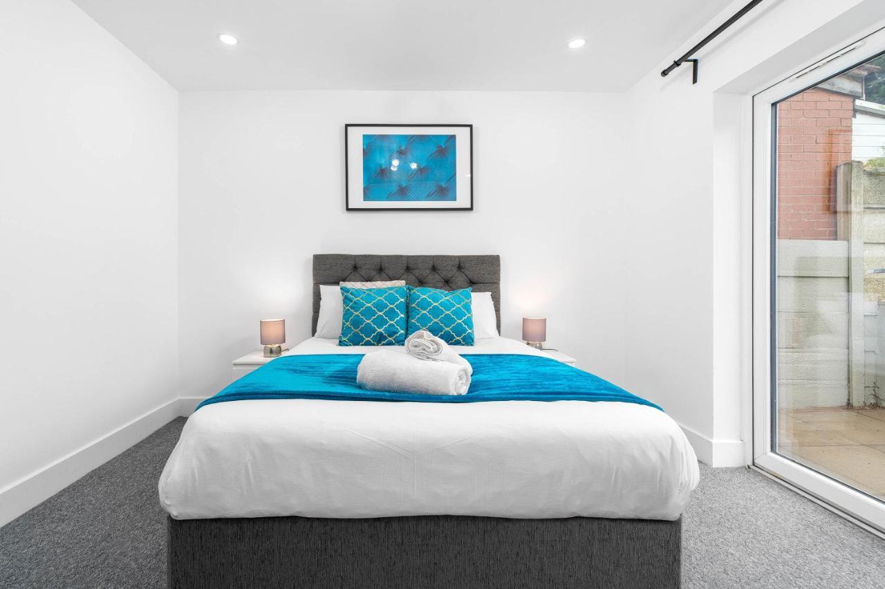 5 Bedroom House - 10 Guests - Multiple Off Street Parking - Garden - Smart Tv - Wifi - Contractors - Families - Groups Birmingham Exterior photo