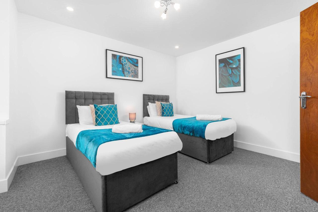 5 Bedroom House - 10 Guests - Multiple Off Street Parking - Garden - Smart Tv - Wifi - Contractors - Families - Groups Birmingham Exterior photo